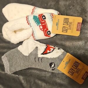 Northeast Outfitters Christmas Slippers & Shark Socks Grippers Stocking 10K-4